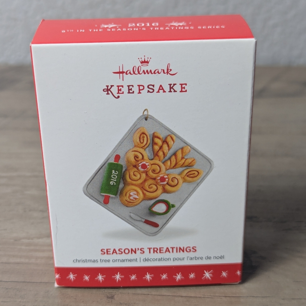 2016 Hallmark Keepsake, #8 in Series, Season's Treatings Christmas Ornament